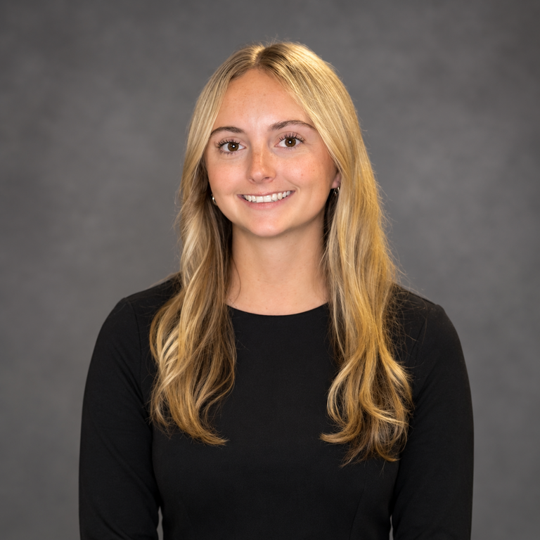 Abby Hugunin Headshot