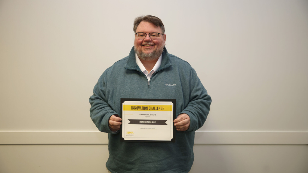 Kevin Legge with JPEC Award